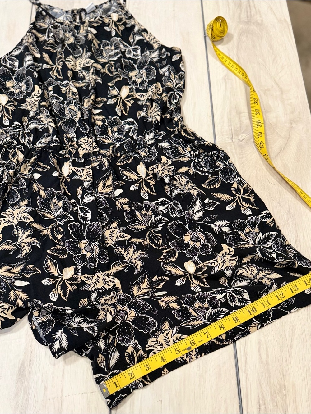 Old Navy Black Floral Print Pockets Halter Romper Large Neutral Summer Coastal - Picture 12 of 13